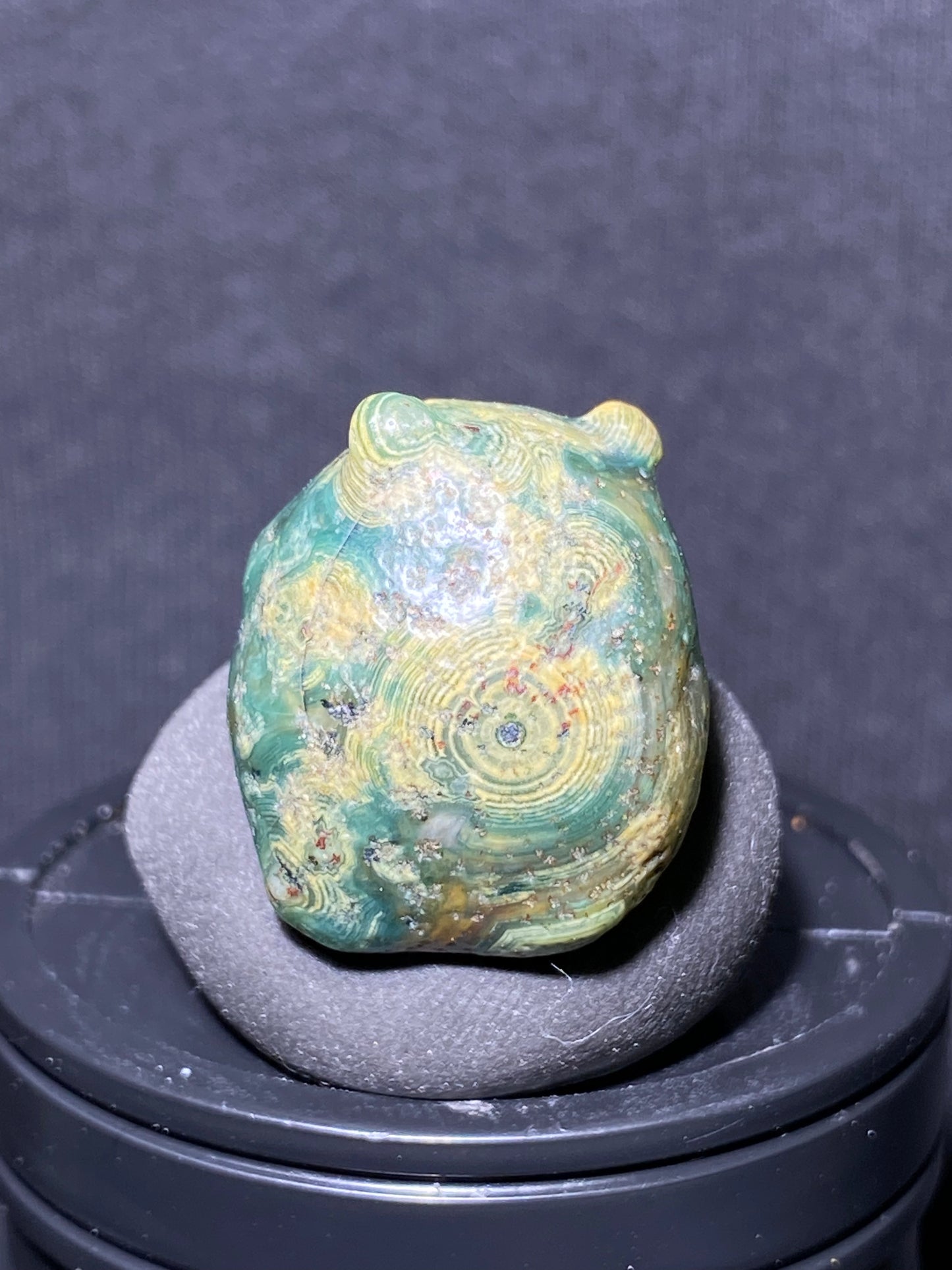 (1116)Alxa Desert Gobi Green eye Agate, rough nature stone,Natural red Color Raw Stone from Inner Mongolia.