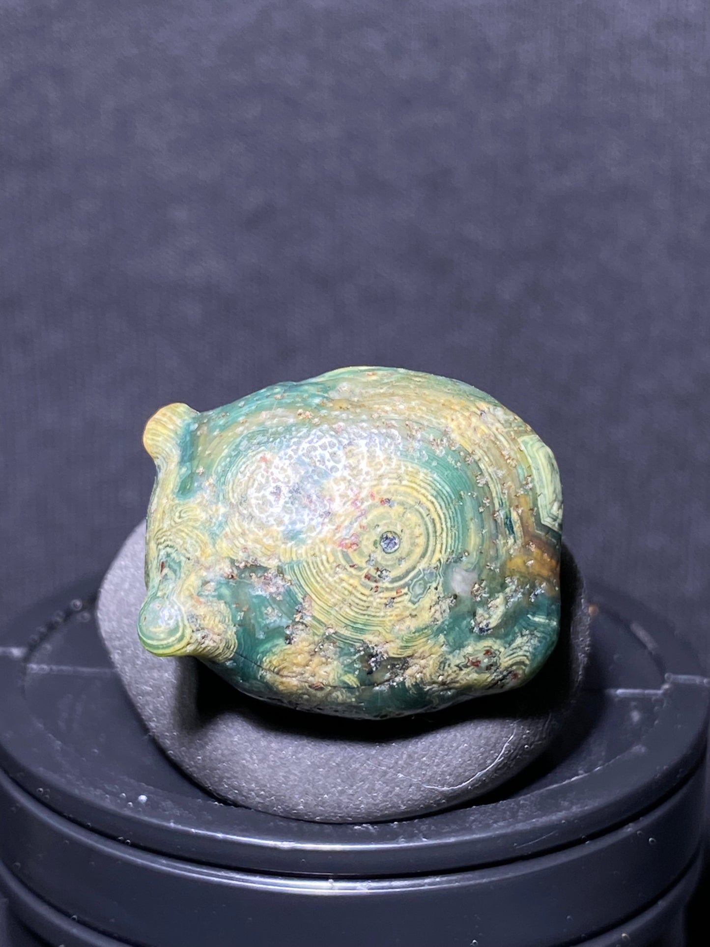 (1116)Alxa Desert Gobi Green eye Agate, rough nature stone,Natural red Color Raw Stone from Inner Mongolia.