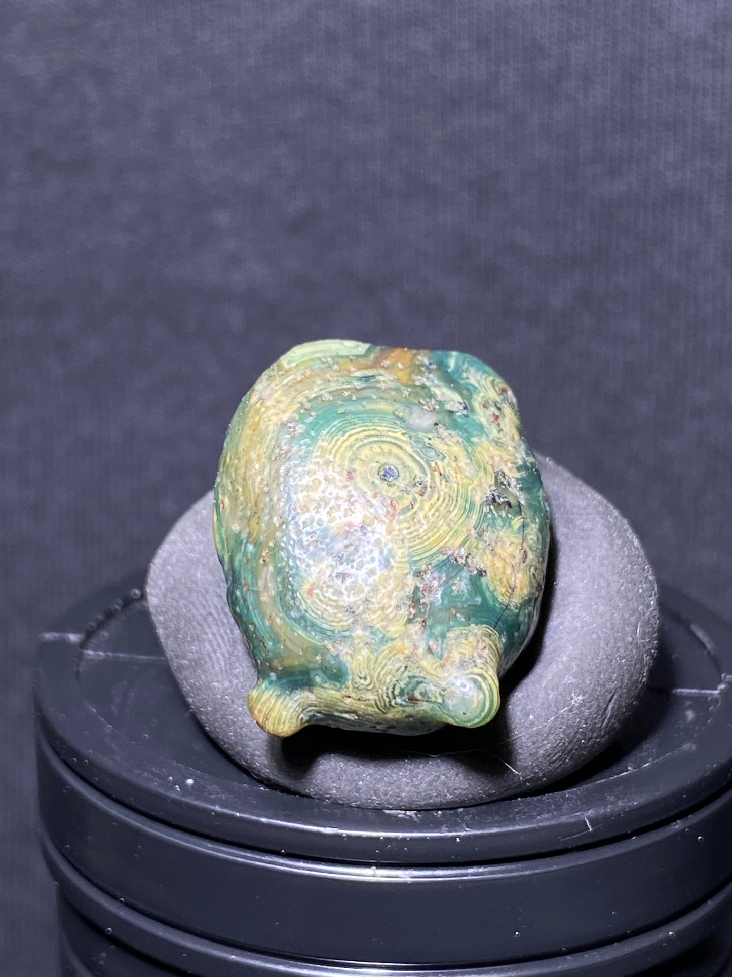 (1116)Alxa Desert Gobi Green eye Agate, rough nature stone,Natural red Color Raw Stone from Inner Mongolia.