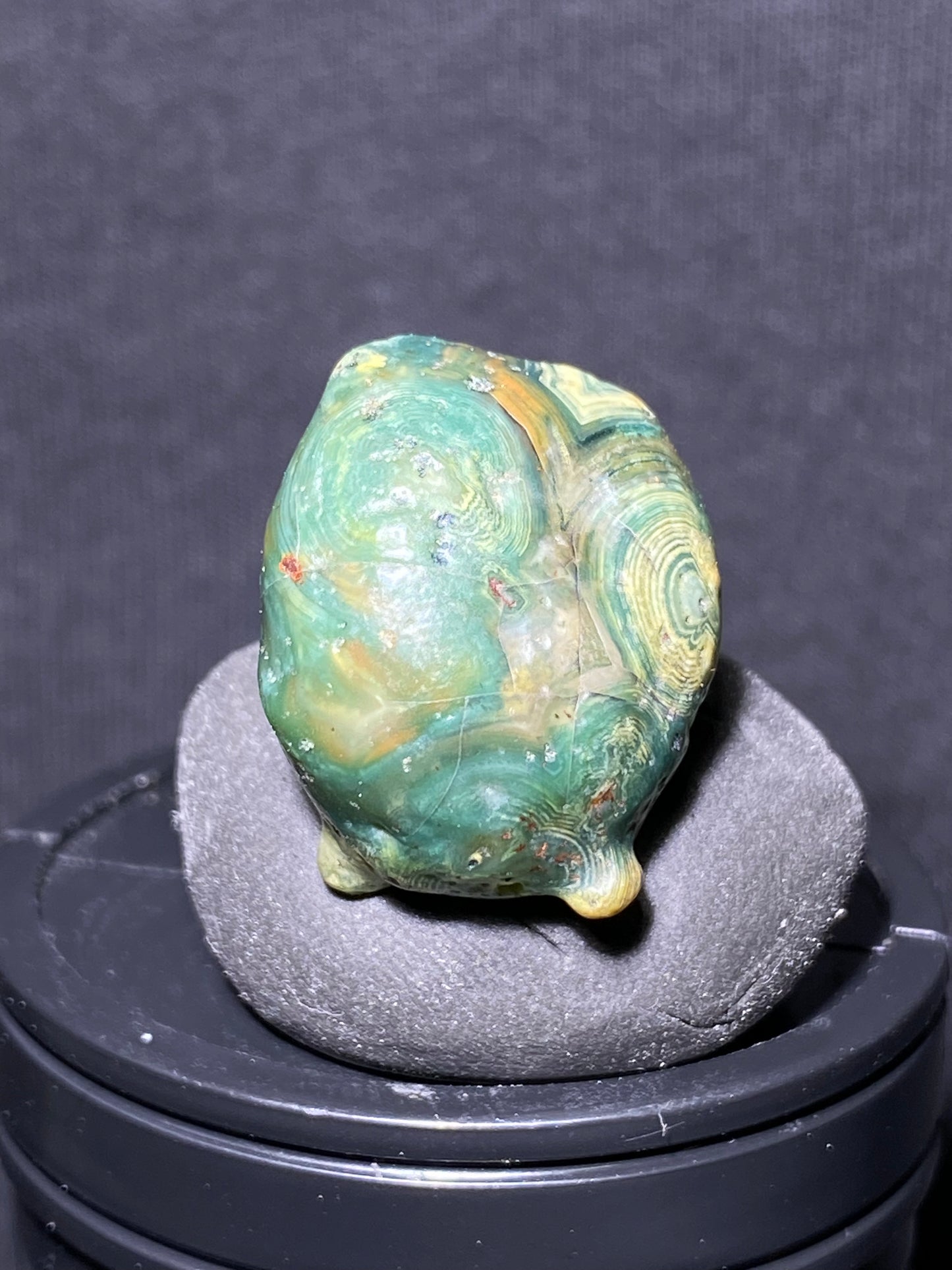 (1116)Alxa Desert Gobi Green eye Agate, rough nature stone,Natural red Color Raw Stone from Inner Mongolia.