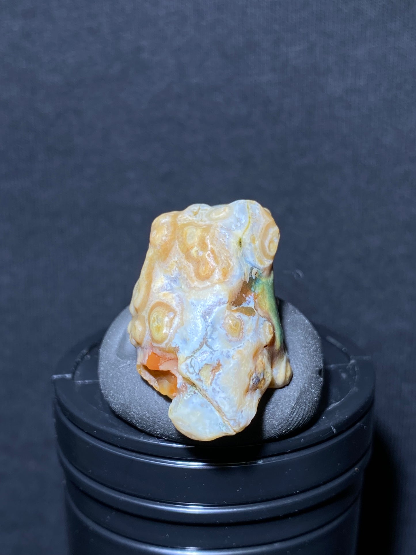 (1117)Alxa Desert Gobi eye Agate, rough nature stone,Natural red Color Raw Stone from Inner Mongolia.