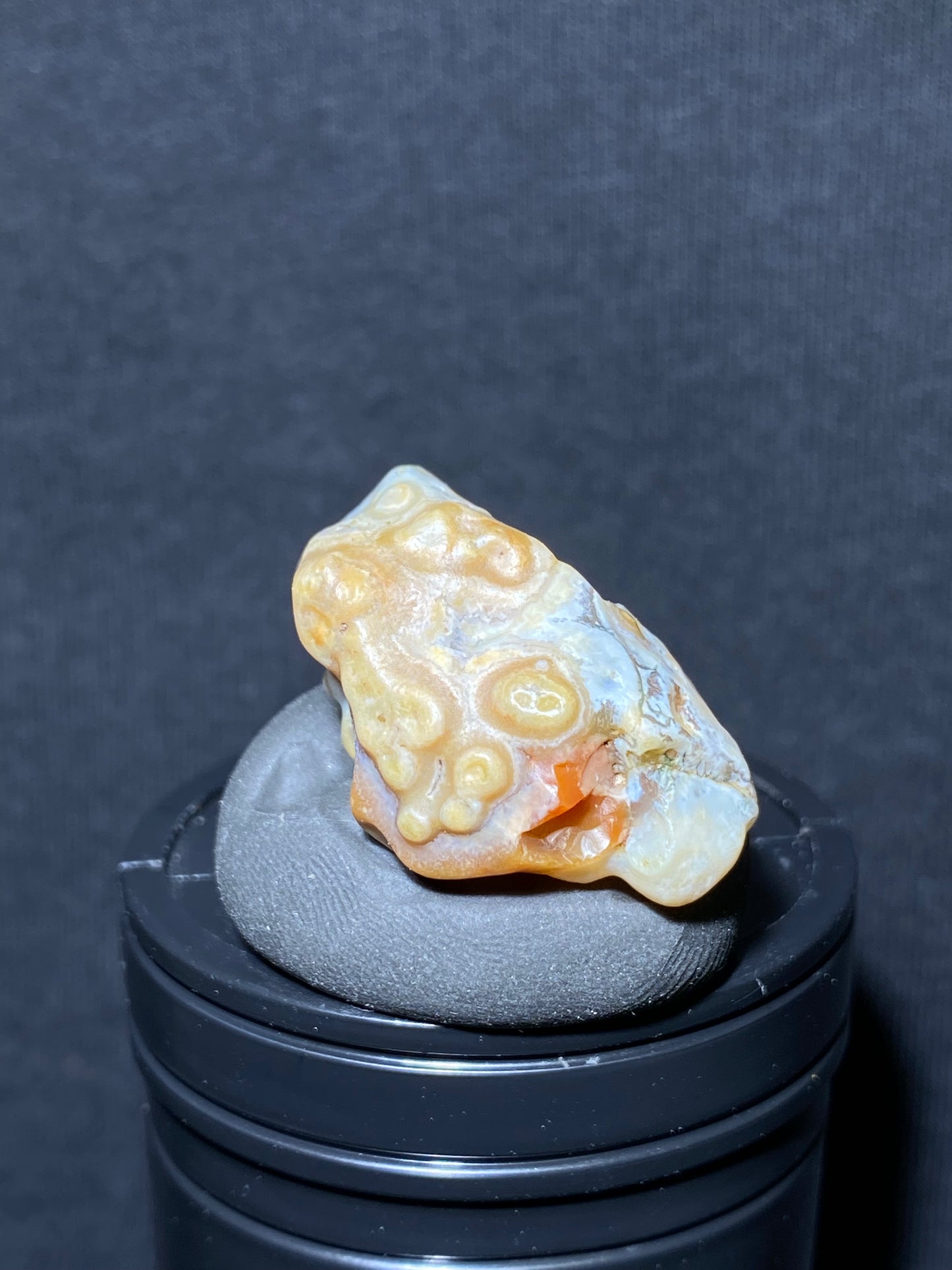 (1117)Alxa Desert Gobi eye Agate, rough nature stone,Natural red Color Raw Stone from Inner Mongolia.