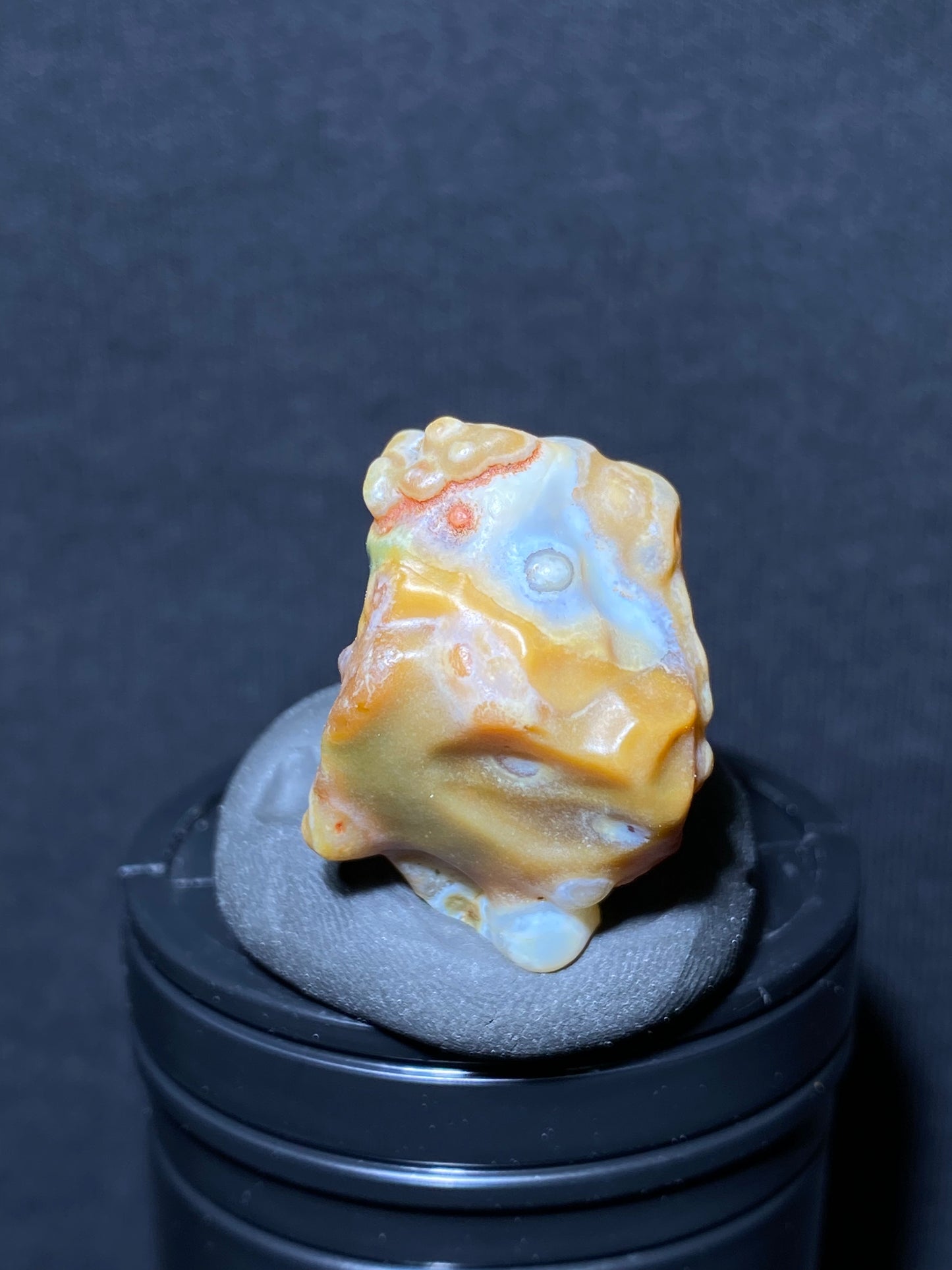 (1117)Alxa Desert Gobi eye Agate, rough nature stone,Natural red Color Raw Stone from Inner Mongolia.