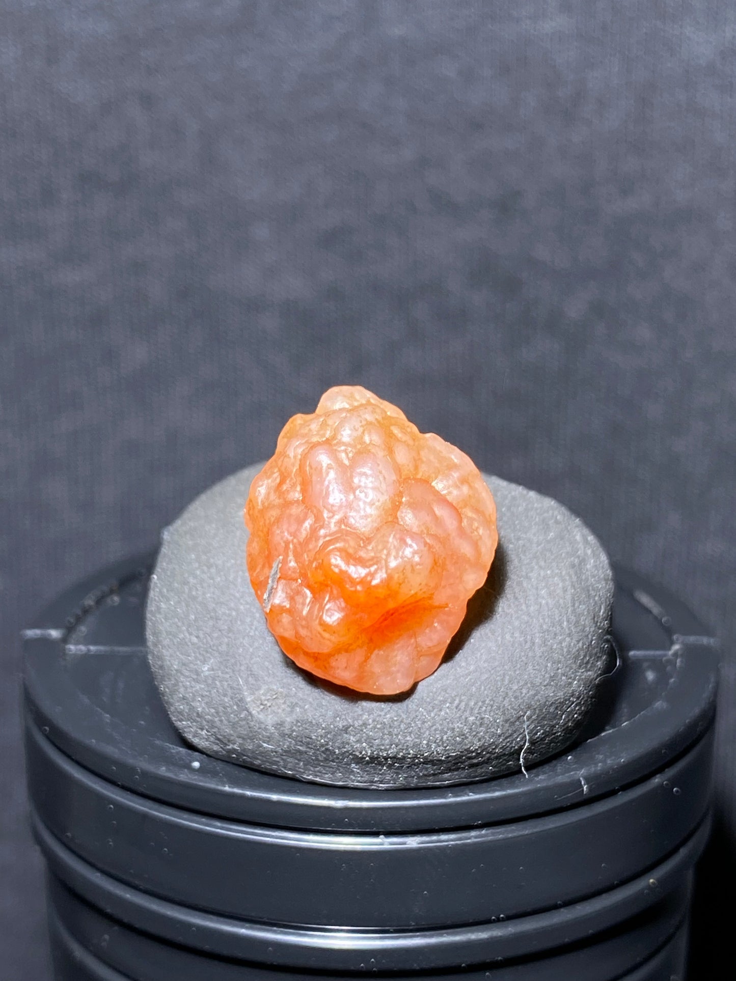 (1118)Alxa Desert Gobi Bloodline Vein Agate, rough nature stone,Natural red Color Raw Stone from Inner Mongolia.