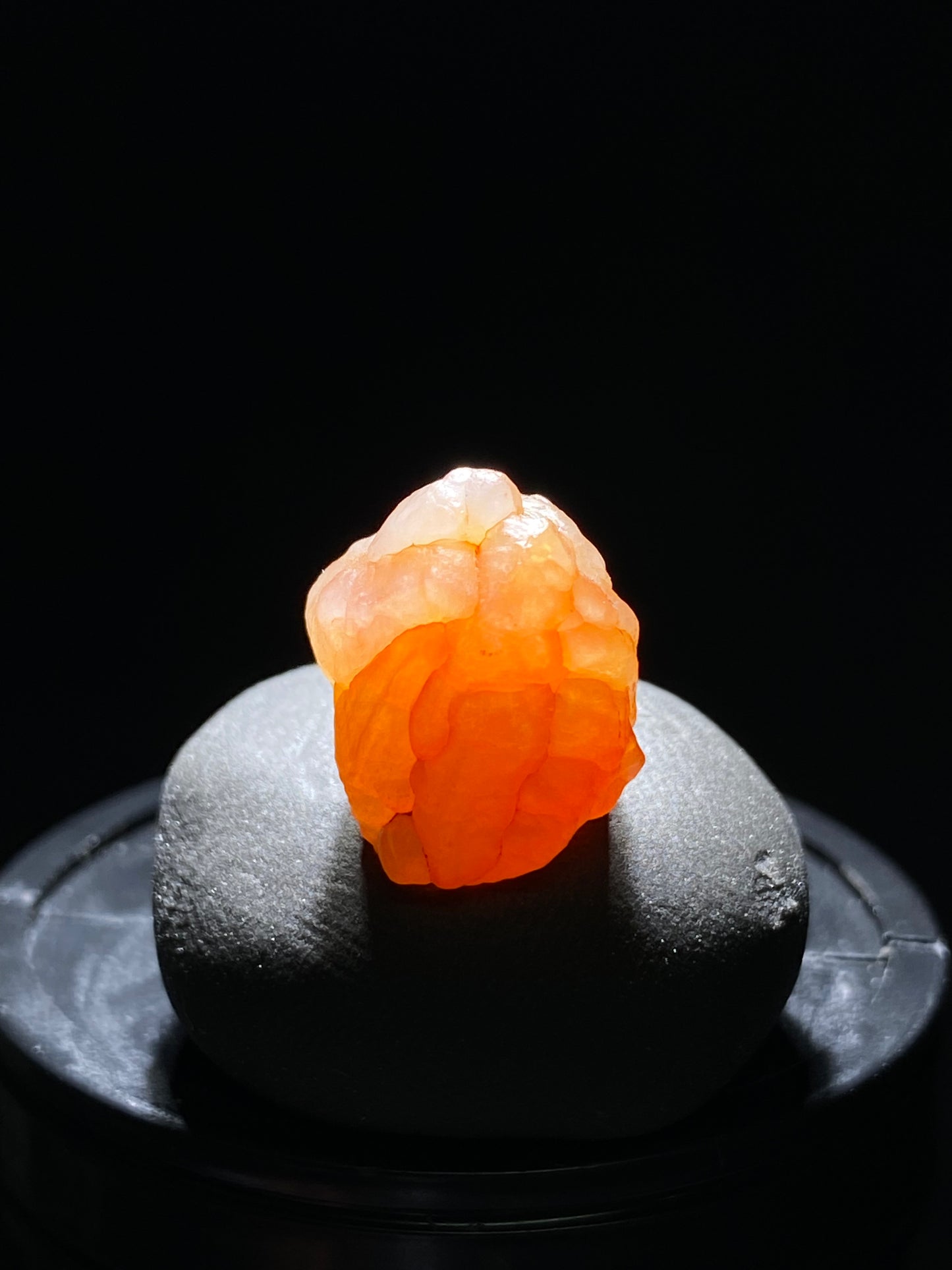 (1118)Alxa Desert Gobi Bloodline Vein Agate, rough nature stone,Natural red Color Raw Stone from Inner Mongolia.