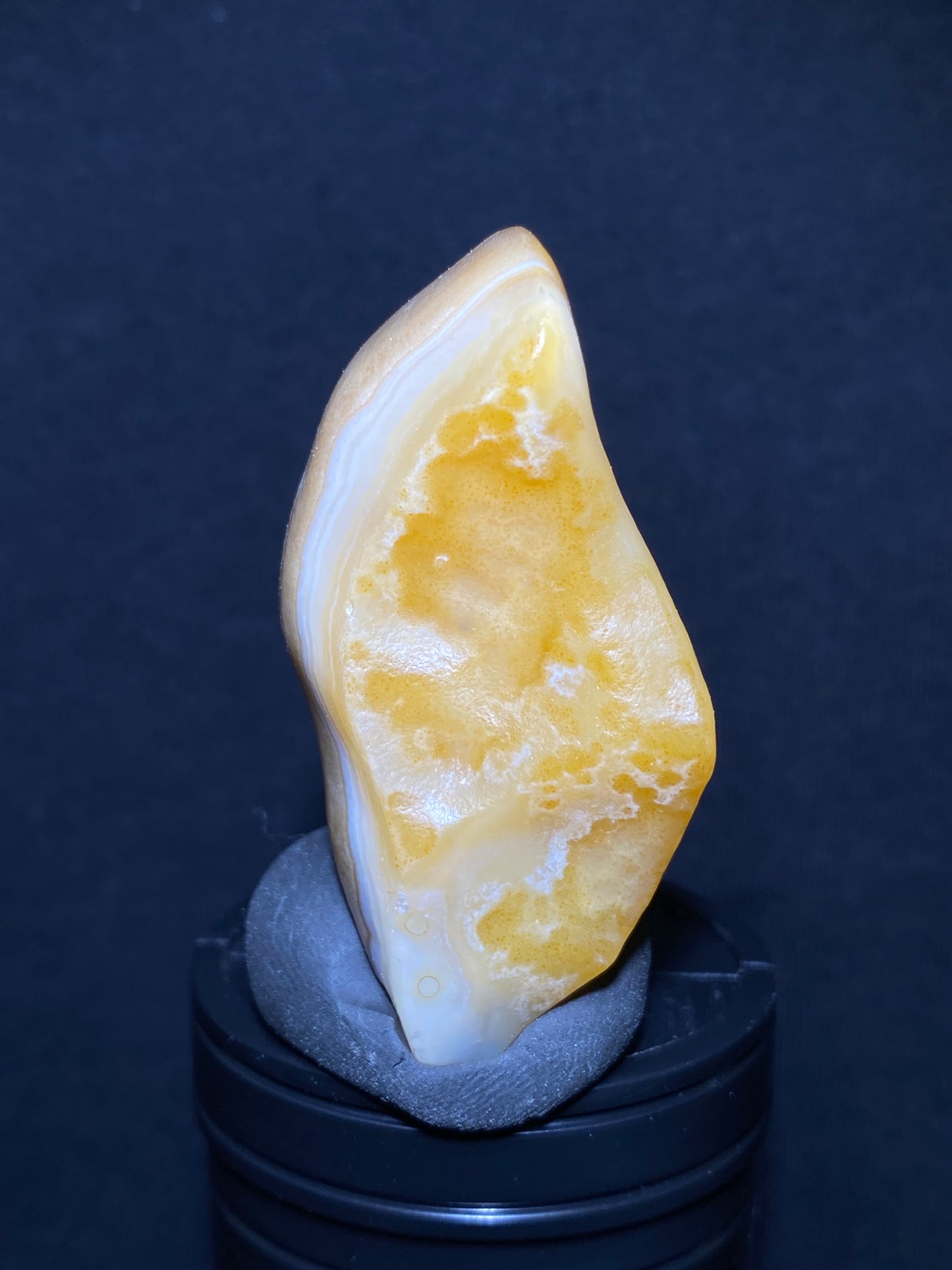 (1123) Alxa Gobi Desert Agate, rough nature stone,Natural Color Raw Stone from Inner Mongolia.