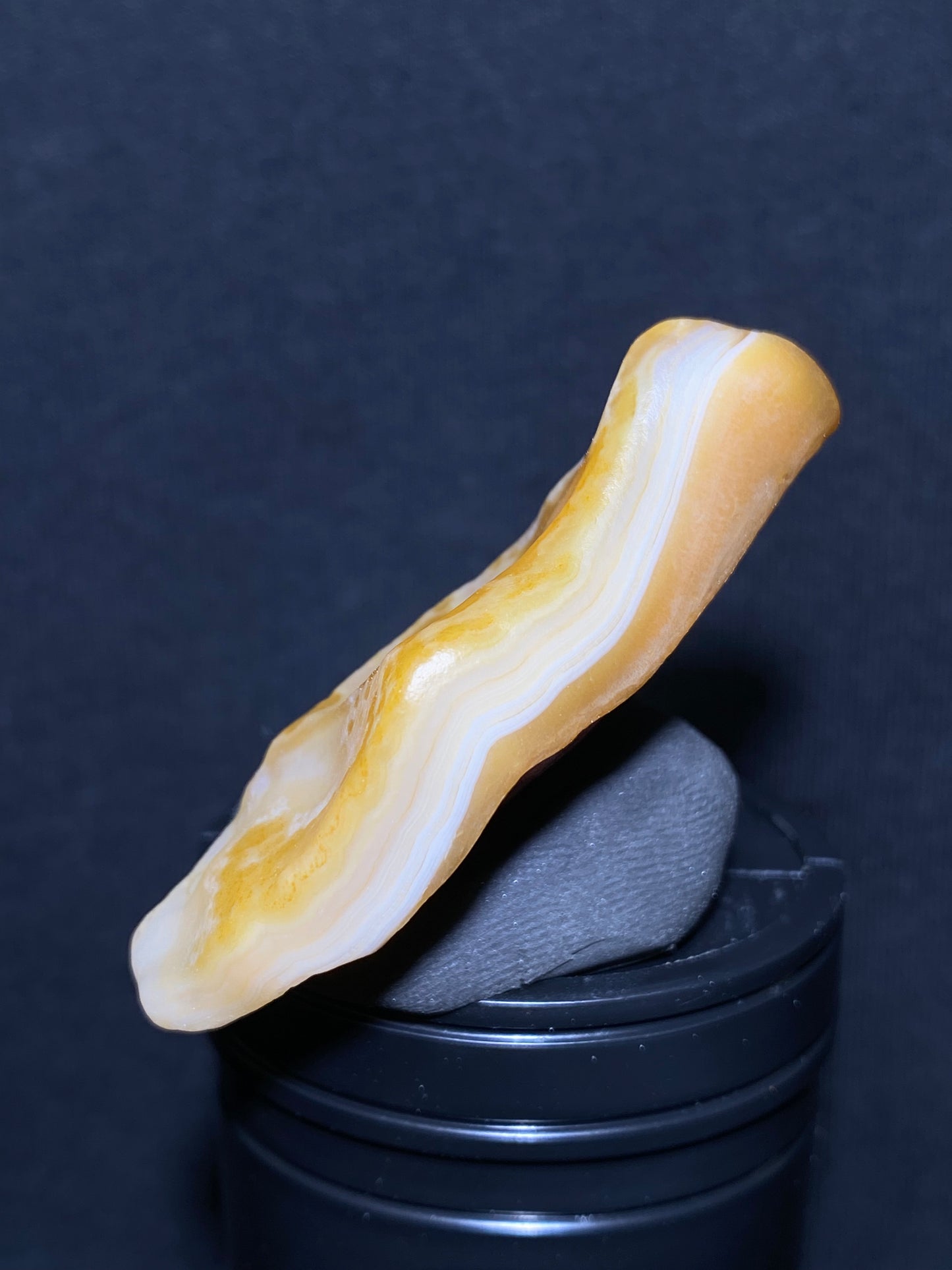 (1123) Alxa Gobi Desert Agate, rough nature stone,Natural Color Raw Stone from Inner Mongolia.