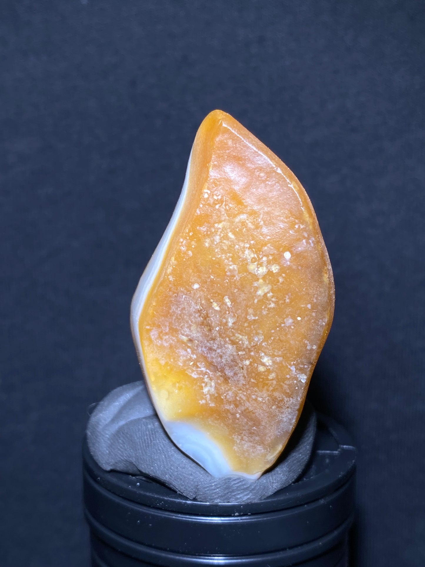 (1123) Alxa Gobi Desert Agate, rough nature stone,Natural Color Raw Stone from Inner Mongolia.