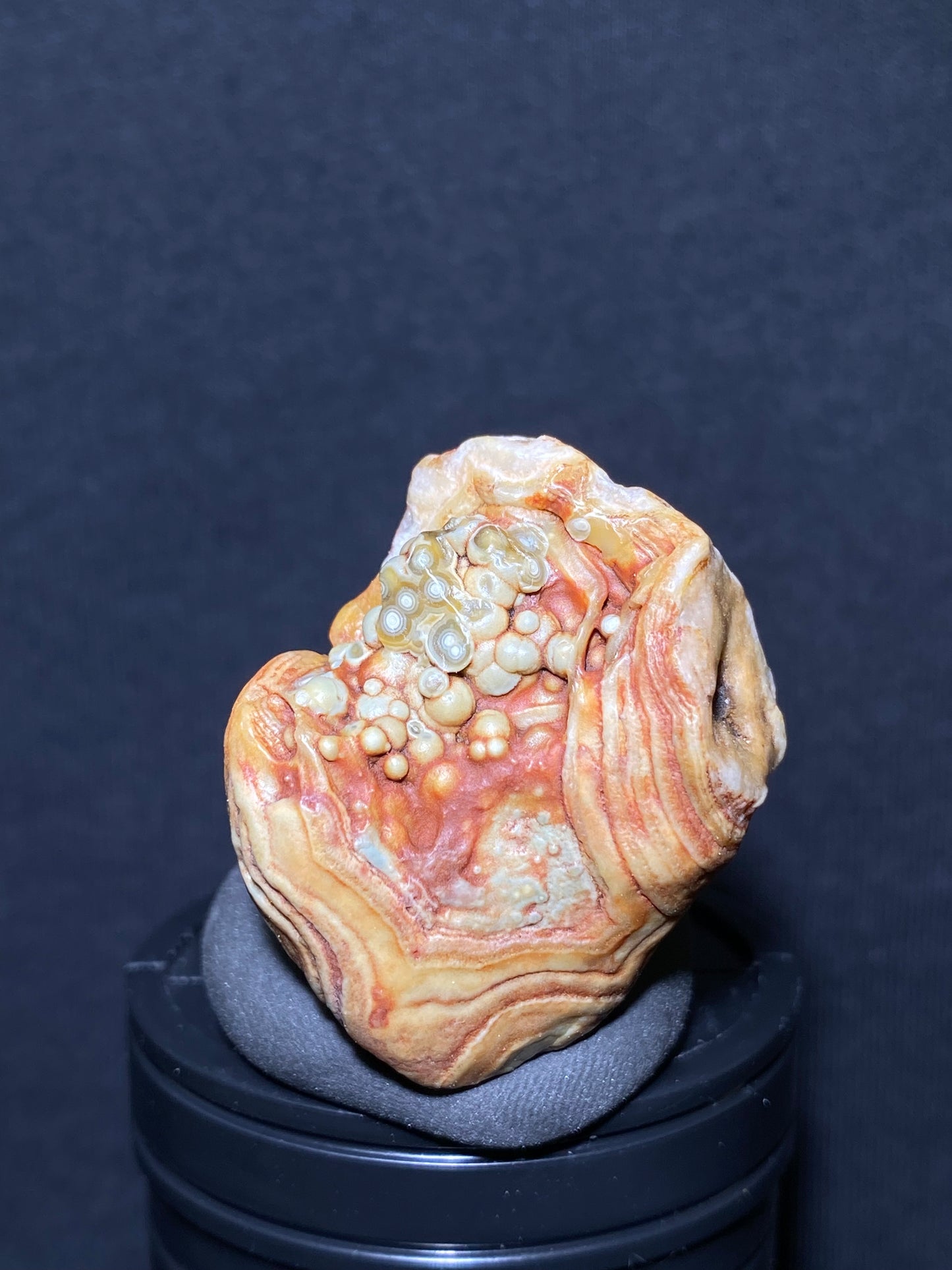 (1124) Alxa Gobi Desert Eye Agate, rough nature stone,Natural red Color Raw Stone from Inner Mongolia.