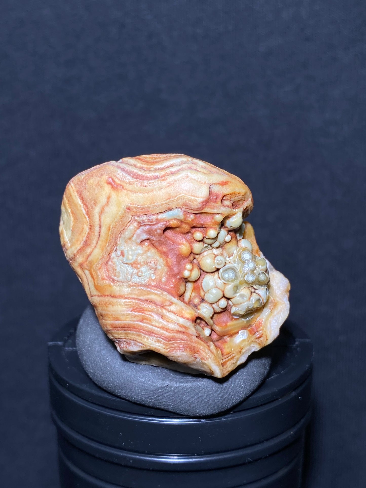 (1124) Alxa Gobi Desert Eye Agate, rough nature stone,Natural red Color Raw Stone from Inner Mongolia.