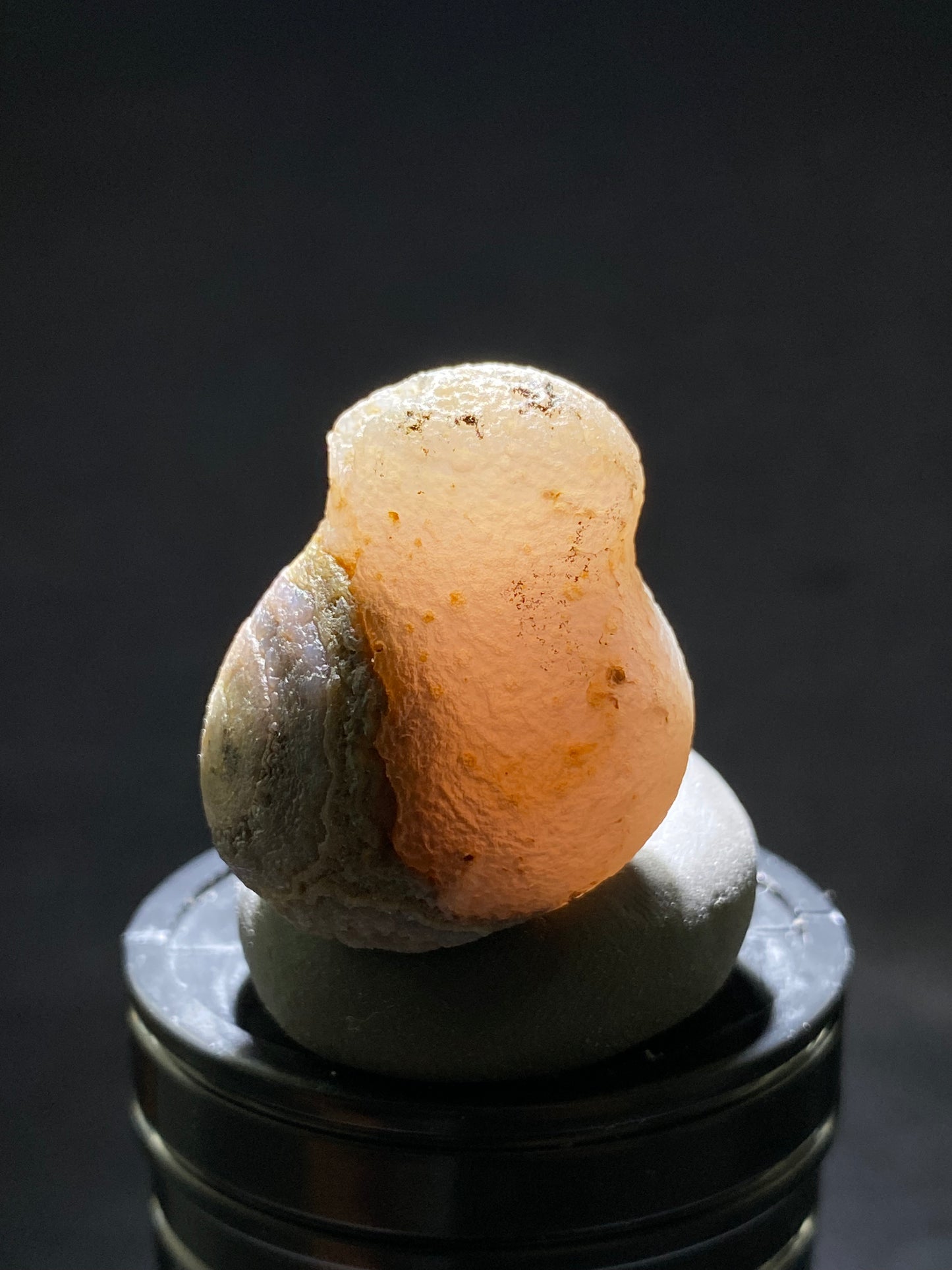 (1124) Alxa Gobi Desert Eye Agate, rough nature stone,Natural Color Raw Stone from Inner Mongolia.