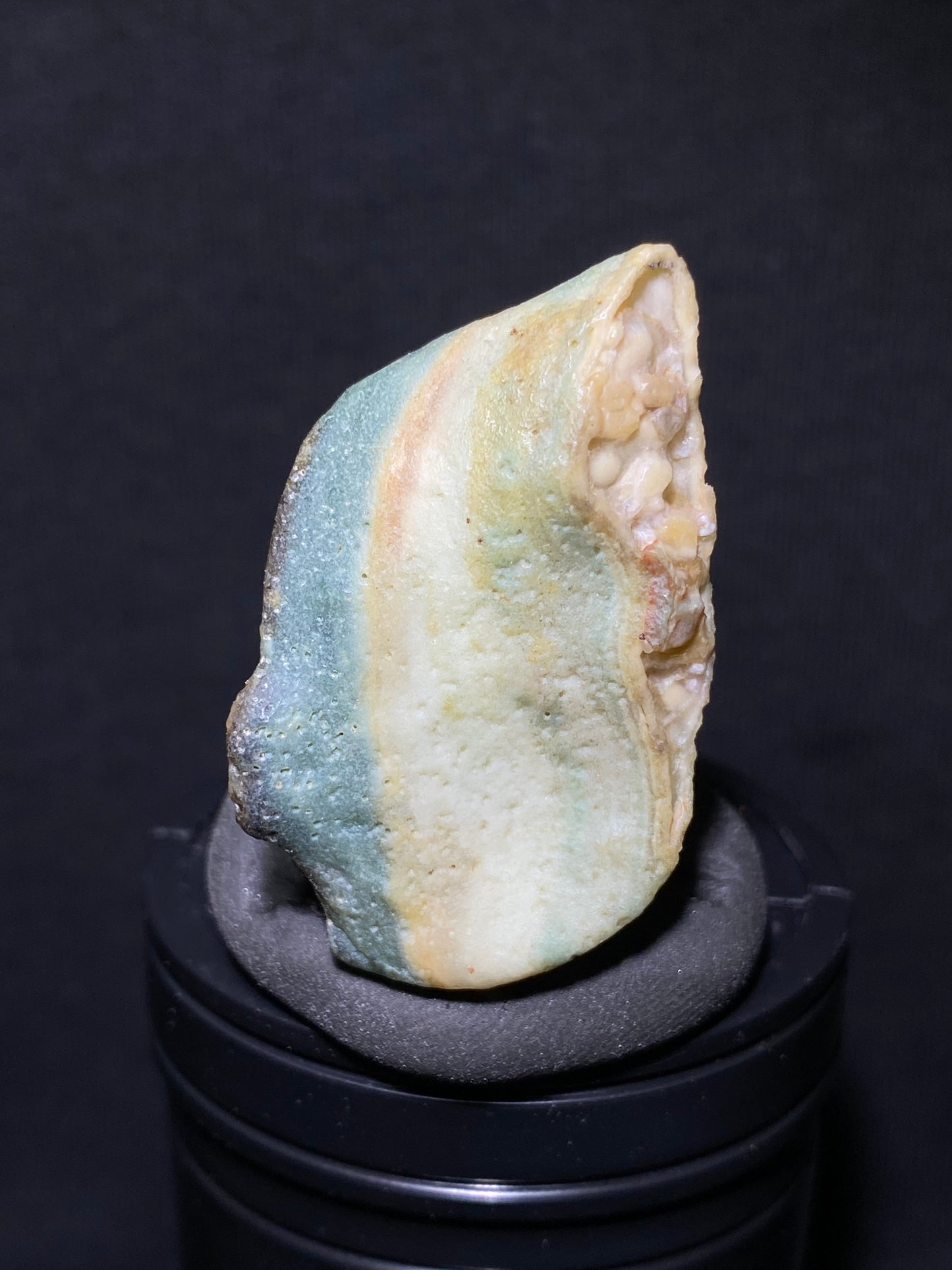 (1127) Alxa Gobi Desert Agate, rough nature stone,Natural Color Raw Stone from Inner Mongolia.