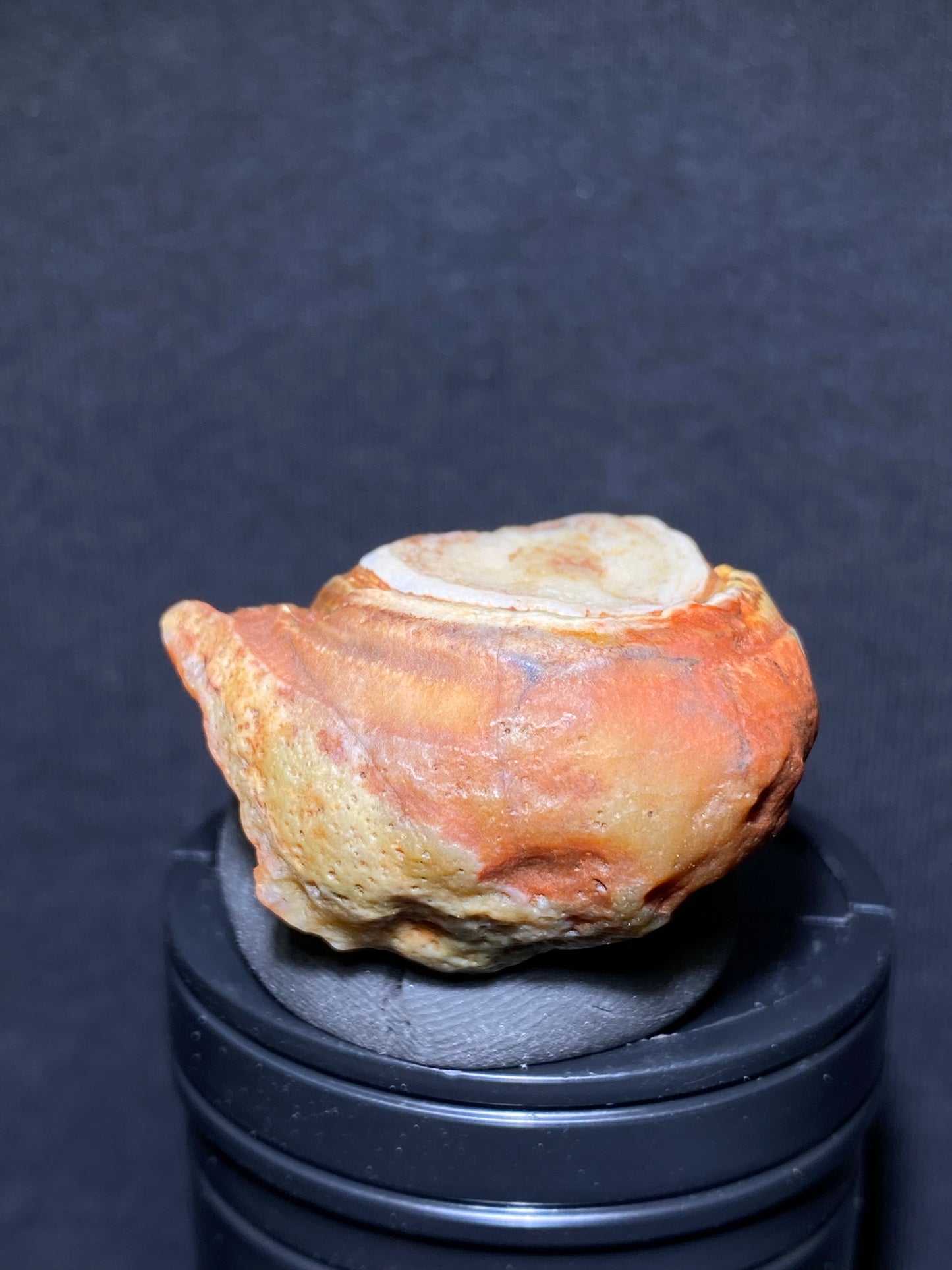 (1130)Alxa Gobi Desert red eye Agate, rough nature stone,Natural Color Raw Stone from Inner Mongolia.