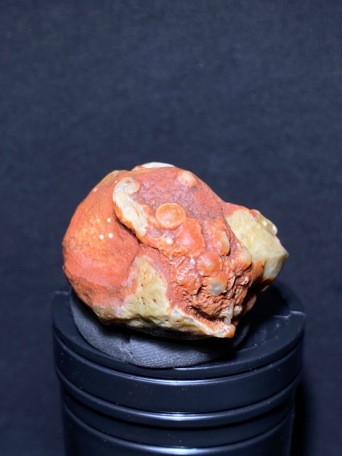 (1130)Alxa Gobi Desert red eye Agate, rough nature stone,Natural Color Raw Stone from Inner Mongolia.