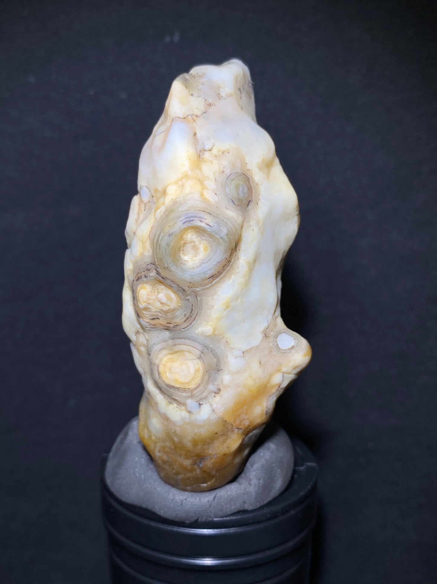 (1132)Alxa Gobi Desert eye Agate, Natural Color Raw Stone from Inner Mongolia. Collector’s Rough Agate for Display & Curation.